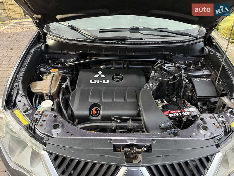 Внедорожник / Кроссовер Mitsubishi Outlander 2009 в Косове фото 30 Внедорожник / Кроссовер Mitsubishi Outlander 2009 в Косове