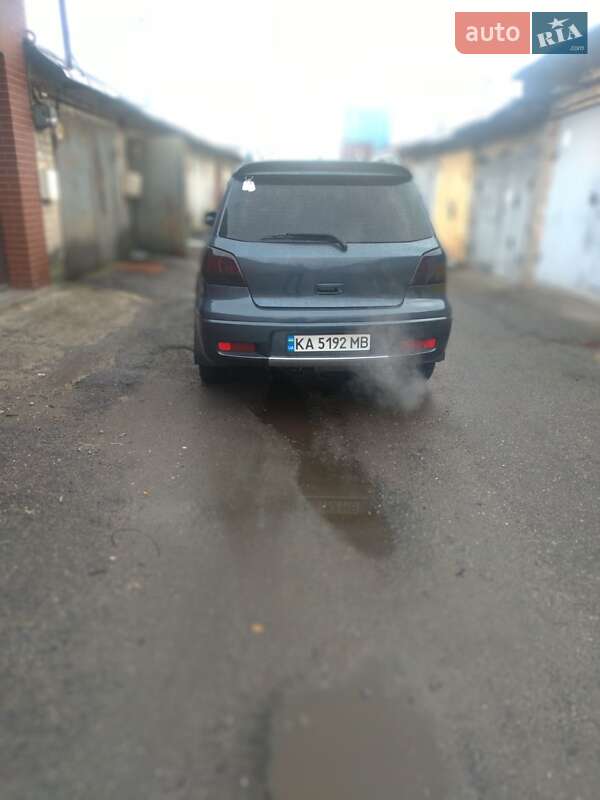 Позашляховик / Кросовер Mitsubishi Outlander 2004 в Києві