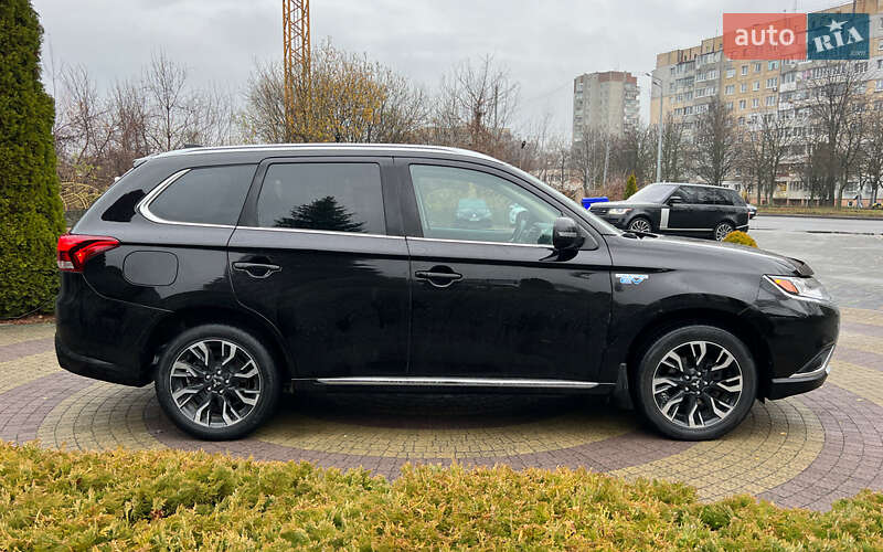 Внедорожник / Кроссовер Mitsubishi Outlander 2018 в Львове