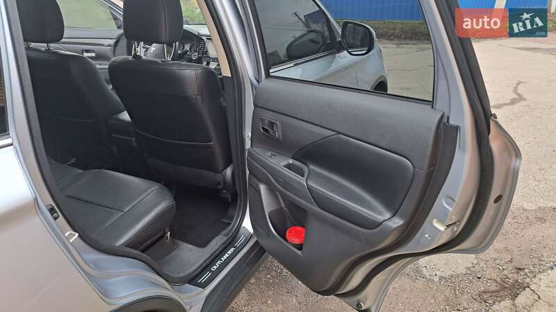 Позашляховик / Кросовер Mitsubishi Outlander 2017 в Києві