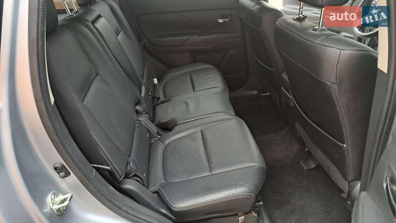 Позашляховик / Кросовер Mitsubishi Outlander 2017 в Києві