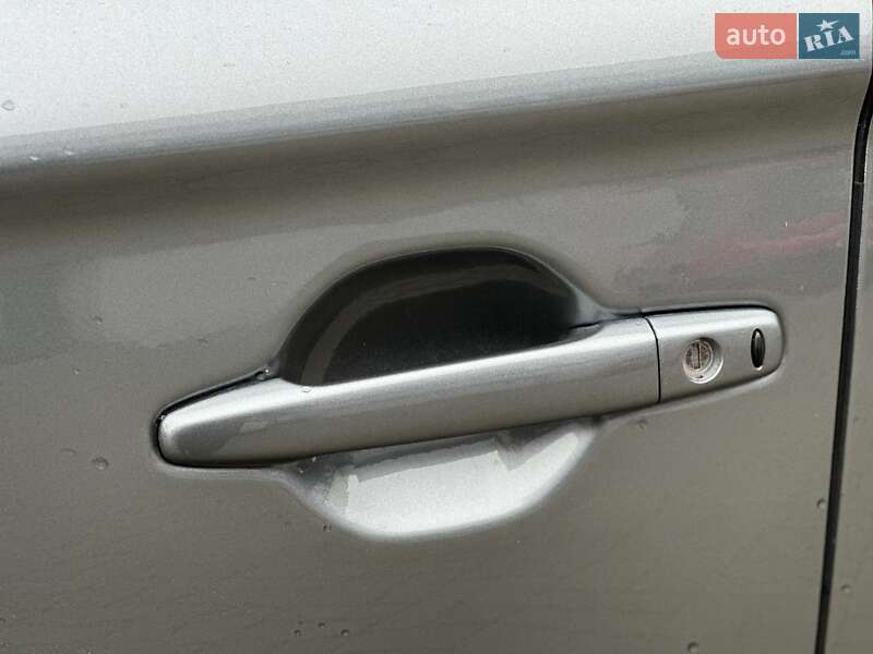 Внедорожник / Кроссовер Mitsubishi Outlander 2019 в Одессе