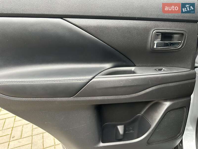 Внедорожник / Кроссовер Mitsubishi Outlander 2019 в Одессе