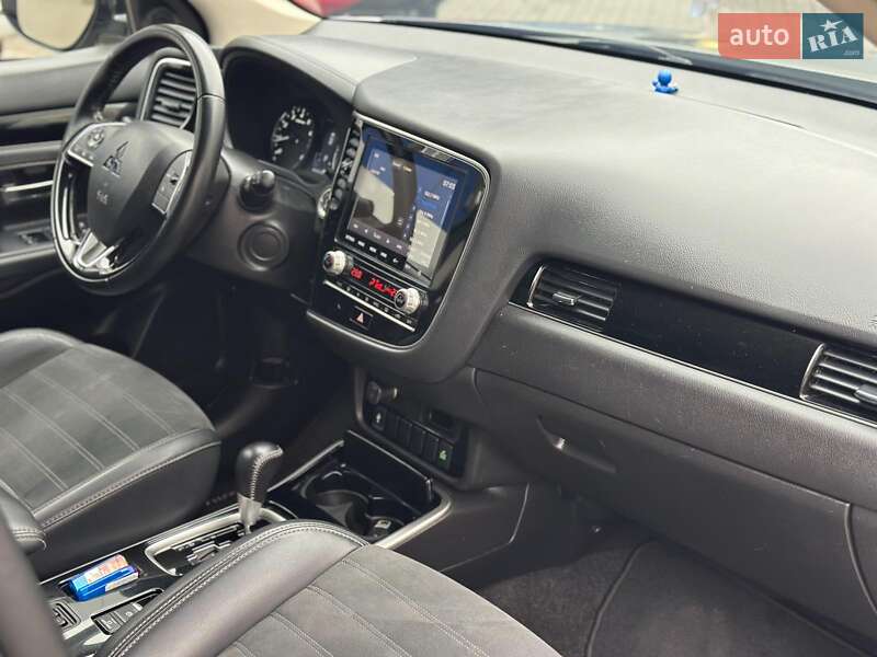 Внедорожник / Кроссовер Mitsubishi Outlander 2019 в Одессе