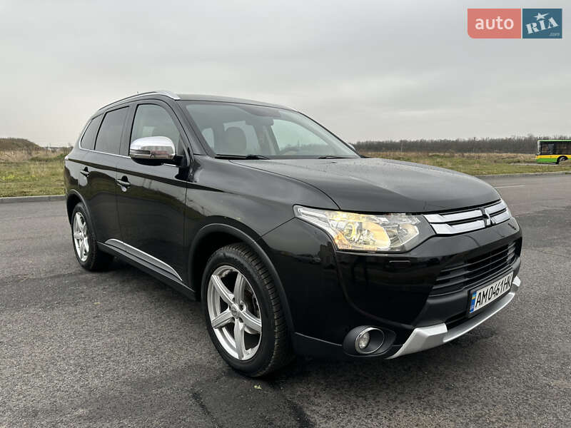Позашляховик / Кросовер Mitsubishi Outlander 2015 в Вінниці