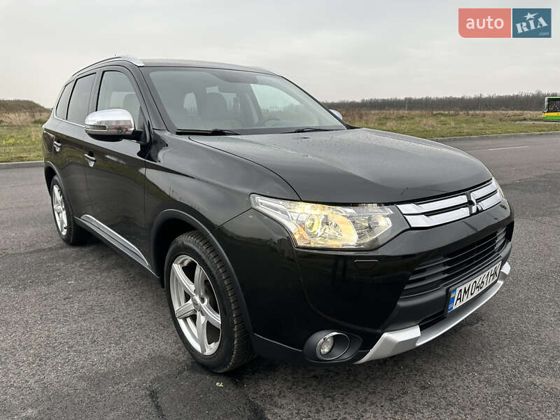 Позашляховик / Кросовер Mitsubishi Outlander 2015 в Вінниці