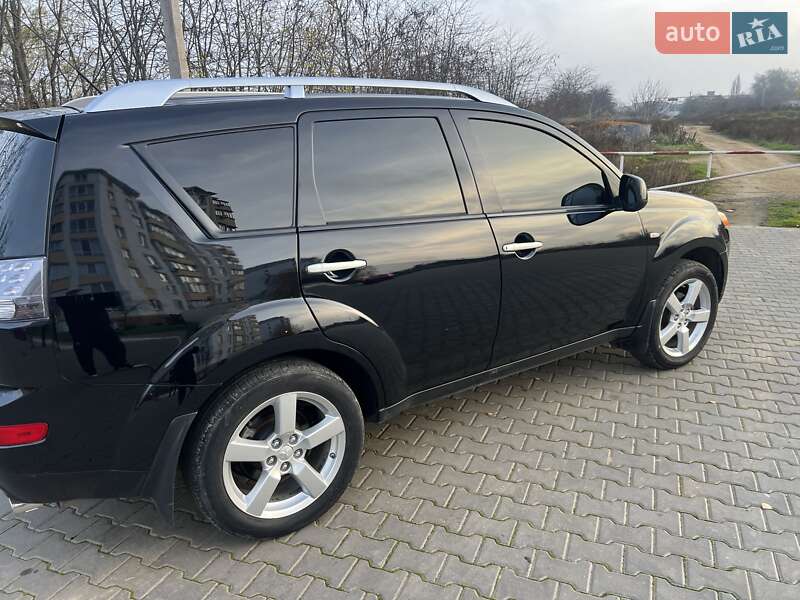 Внедорожник / Кроссовер Mitsubishi Outlander 2007 в Великодолинском