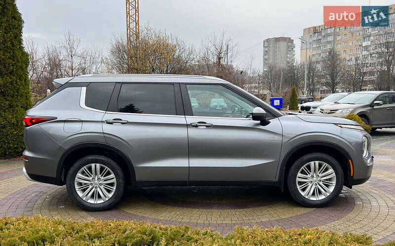 Внедорожник / Кроссовер Mitsubishi Outlander 2021 в Львове