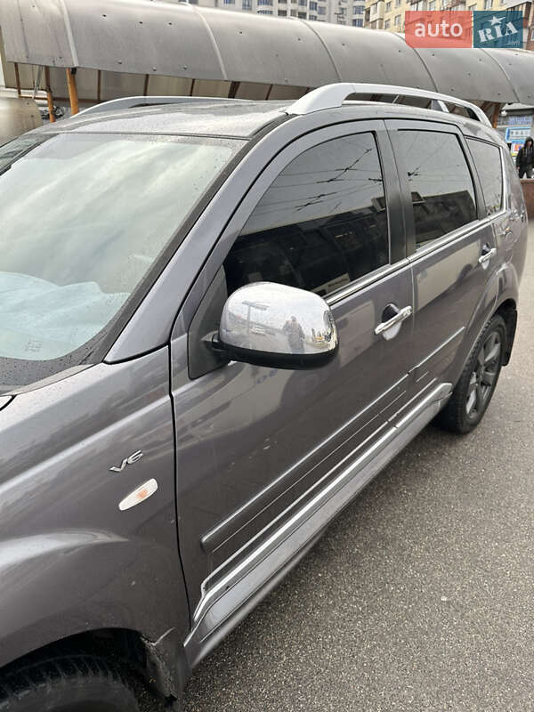 Позашляховик / Кросовер Mitsubishi Outlander 2009 в Києві