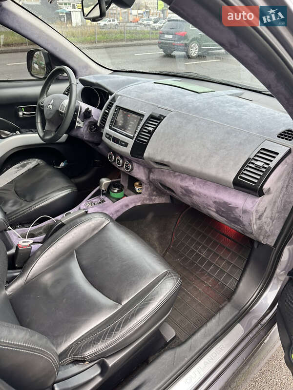 Позашляховик / Кросовер Mitsubishi Outlander 2009 в Києві