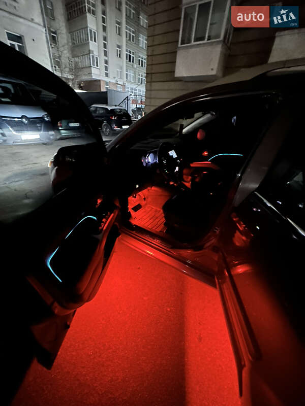 Позашляховик / Кросовер Mitsubishi Outlander 2009 в Києві