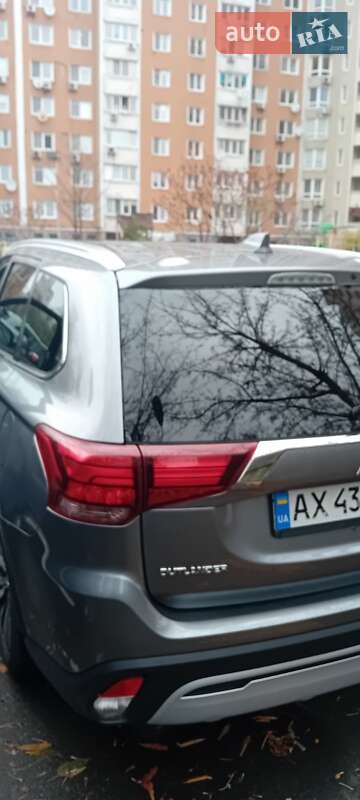 Внедорожник / Кроссовер Mitsubishi Outlander 2020 в Киеве