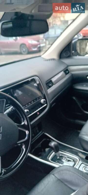 Внедорожник / Кроссовер Mitsubishi Outlander 2020 в Киеве