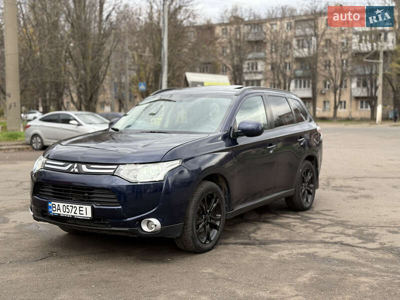 Внедорожник / Кроссовер Mitsubishi Outlander 2013 в Одессе