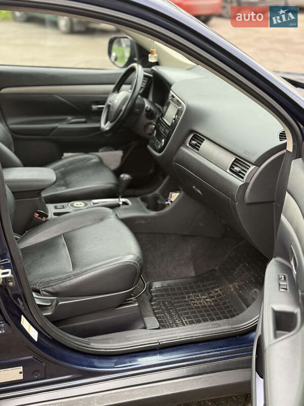 Внедорожник / Кроссовер Mitsubishi Outlander 2013 в Одессе