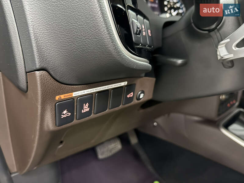 Позашляховик / Кросовер Mitsubishi Outlander 2018 в Одесі