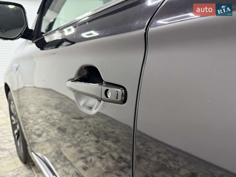 Позашляховик / Кросовер Mitsubishi Outlander 2018 в Одесі