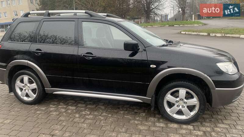 Позашляховик / Кросовер Mitsubishi Outlander 2004 в Кам'янець-Подільському