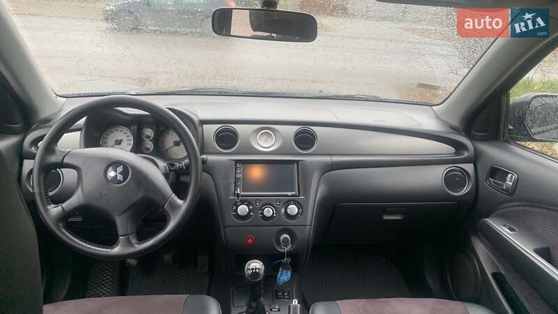 Позашляховик / Кросовер Mitsubishi Outlander 2004 в Кам'янець-Подільському