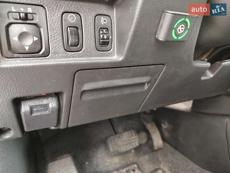 Позашляховик / Кросовер Mitsubishi Outlander 2009 в Києві