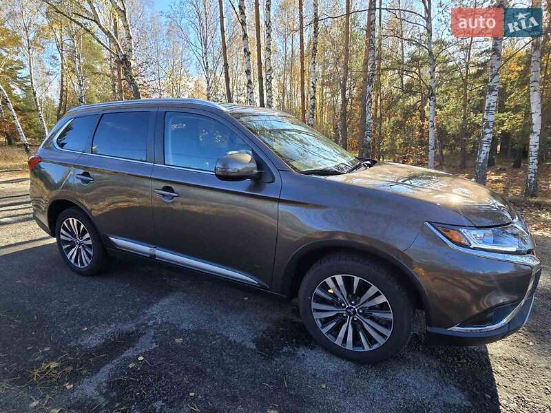 Позашляховик / Кросовер Mitsubishi Outlander 2020 в Вишгороді