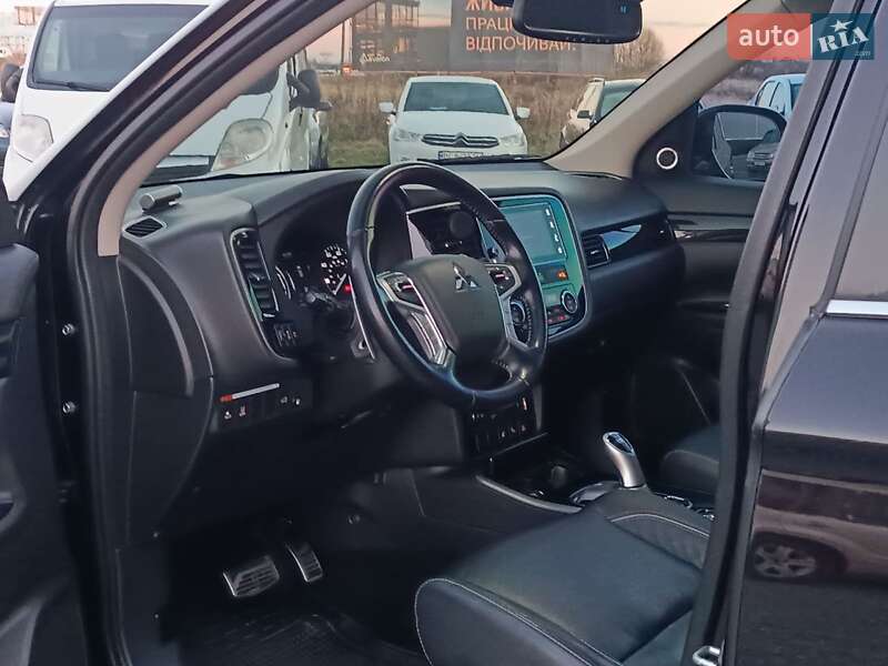 Внедорожник / Кроссовер Mitsubishi Outlander 2018 в Львове