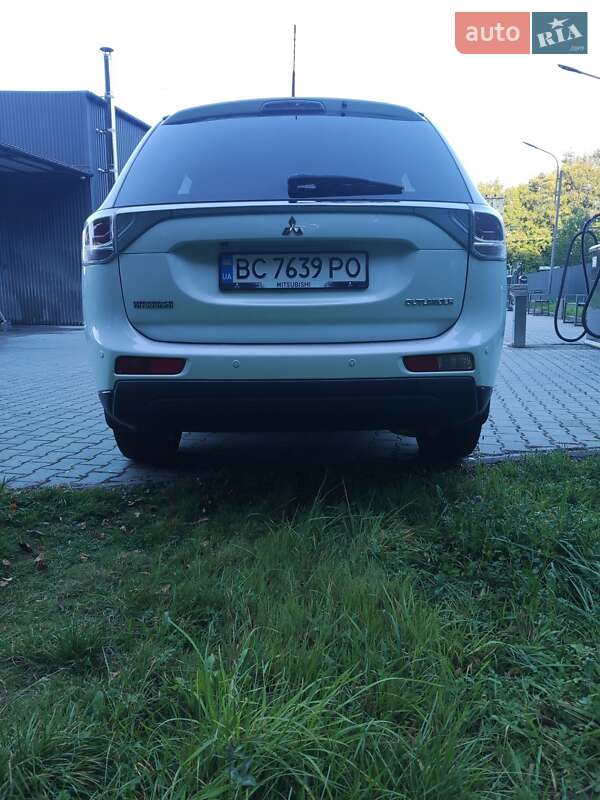 Внедорожник / Кроссовер Mitsubishi Outlander 2013 в Трускавце