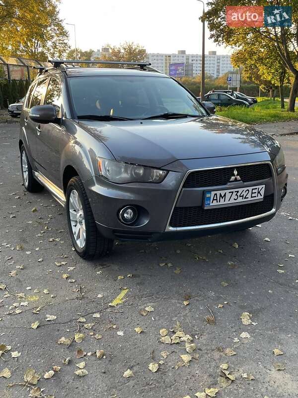 Внедорожник / Кроссовер Mitsubishi Outlander 2010 в Житомире