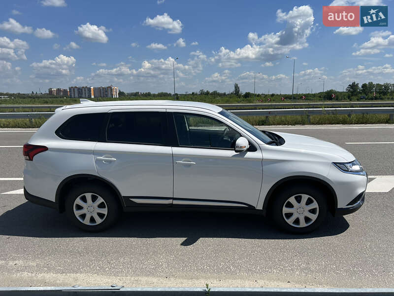 Внедорожник / Кроссовер Mitsubishi Outlander 2023 в Полтаве
