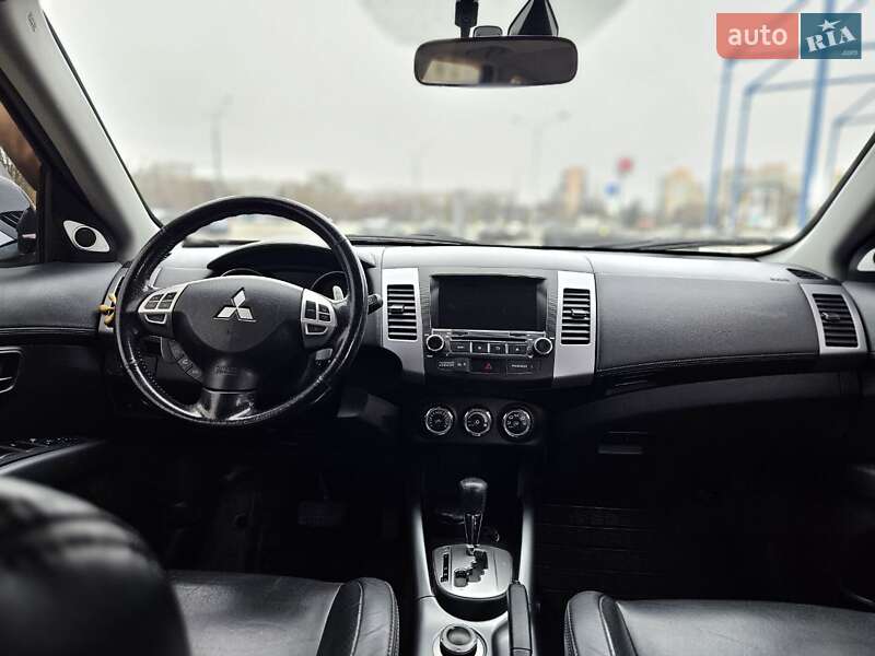 Внедорожник / Кроссовер Mitsubishi Outlander 2010 в Харькове