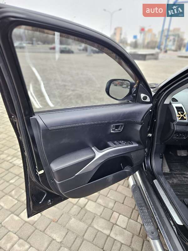 Внедорожник / Кроссовер Mitsubishi Outlander 2010 в Харькове