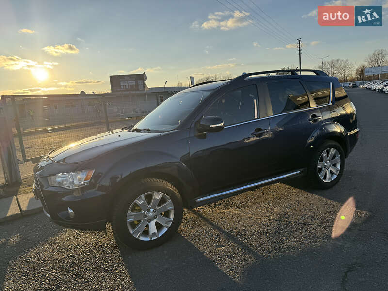 Внедорожник / Кроссовер Mitsubishi Outlander 2012 в Киеве