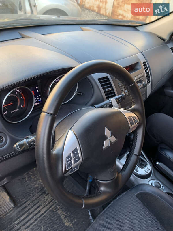 Позашляховик / Кросовер Mitsubishi Outlander 2012 в Івано-Франківську