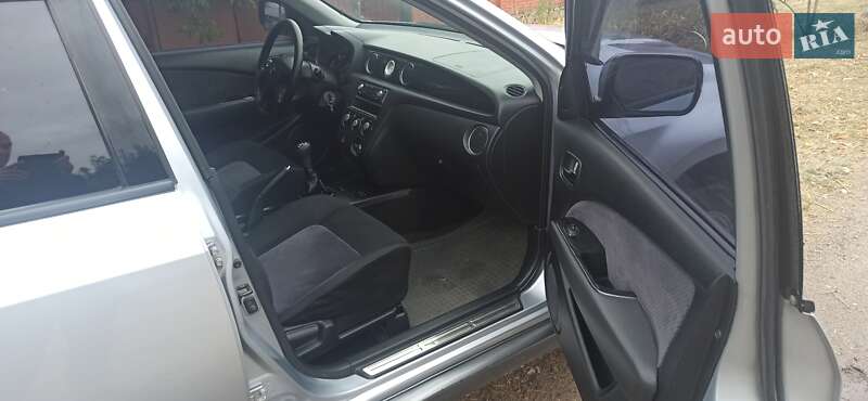 Позашляховик / Кросовер Mitsubishi Outlander 2004 в Краснограді