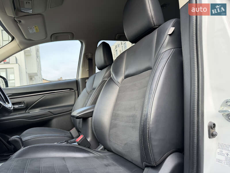 Внедорожник / Кроссовер Mitsubishi Outlander 2020 в Ужгороде