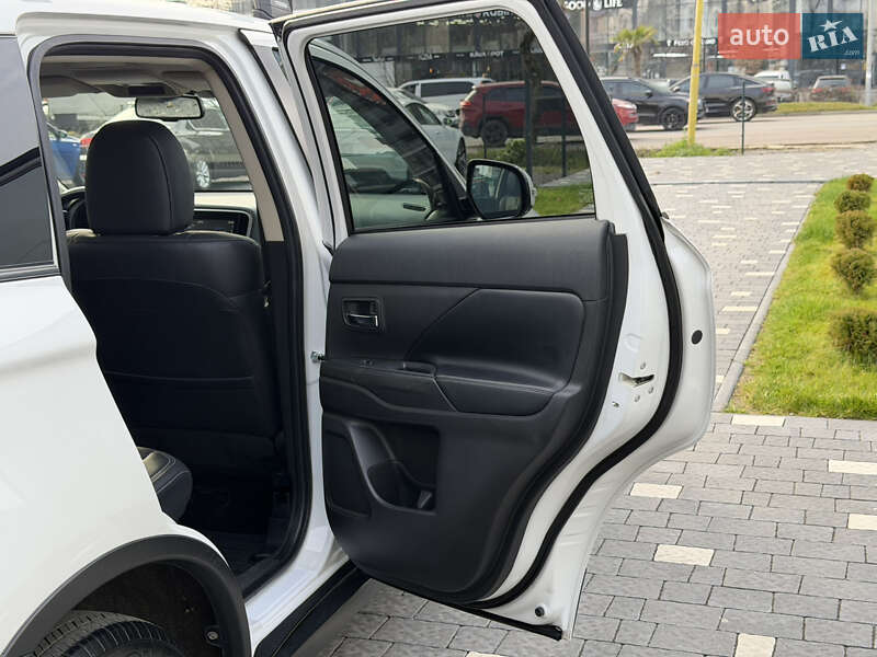 Внедорожник / Кроссовер Mitsubishi Outlander 2020 в Ужгороде