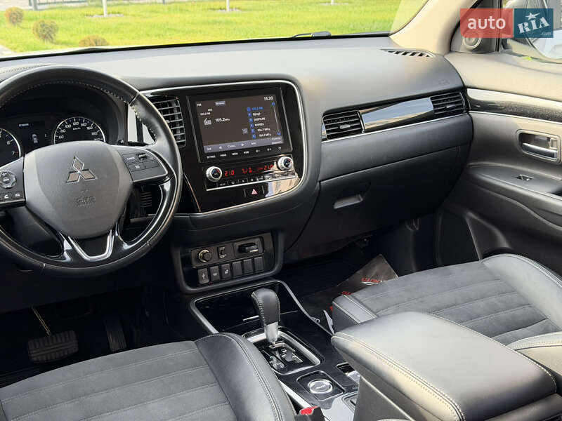 Внедорожник / Кроссовер Mitsubishi Outlander 2020 в Ужгороде