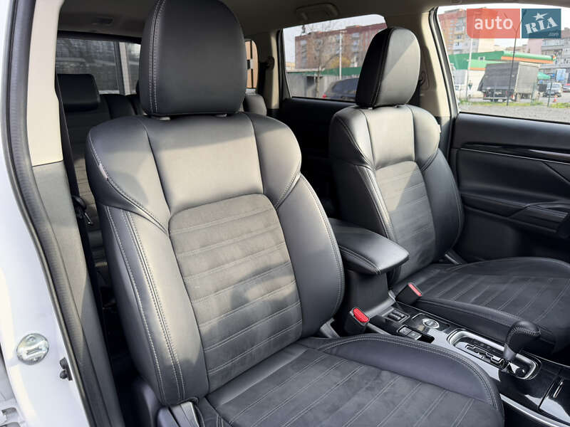 Внедорожник / Кроссовер Mitsubishi Outlander 2020 в Ужгороде