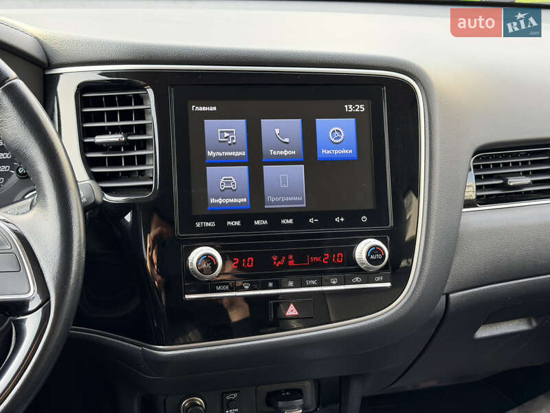 Внедорожник / Кроссовер Mitsubishi Outlander 2020 в Ужгороде