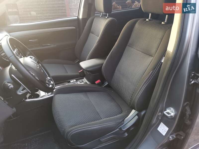 Внедорожник / Кроссовер Mitsubishi Outlander 2016 в Луцке фото 11 Внедорожник / Кроссовер Mitsubishi Outlander 2016 в Луцке