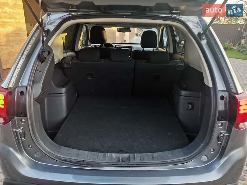 Внедорожник / Кроссовер Mitsubishi Outlander 2016 в Луцке фото 21 Внедорожник / Кроссовер Mitsubishi Outlander 2016 в Луцке