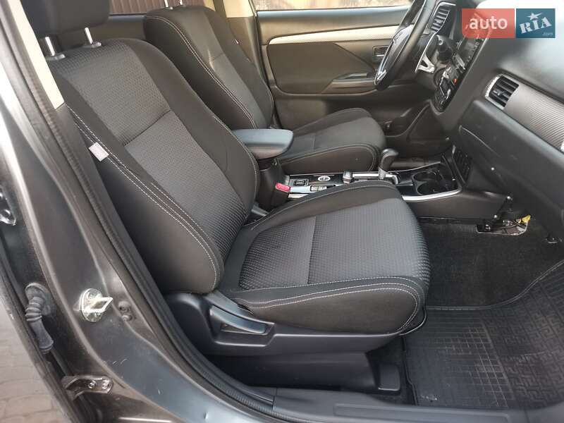 Внедорожник / Кроссовер Mitsubishi Outlander 2016 в Луцке фото 26 Внедорожник / Кроссовер Mitsubishi Outlander 2016 в Луцке