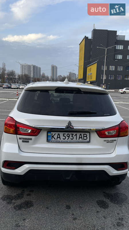 Внедорожник / Кроссовер Mitsubishi Outlander 2017 в Киеве