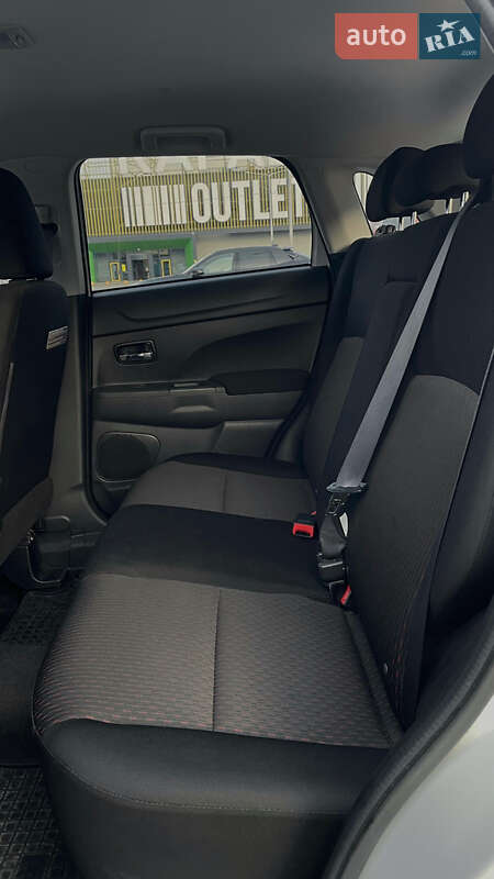 Внедорожник / Кроссовер Mitsubishi Outlander 2017 в Киеве