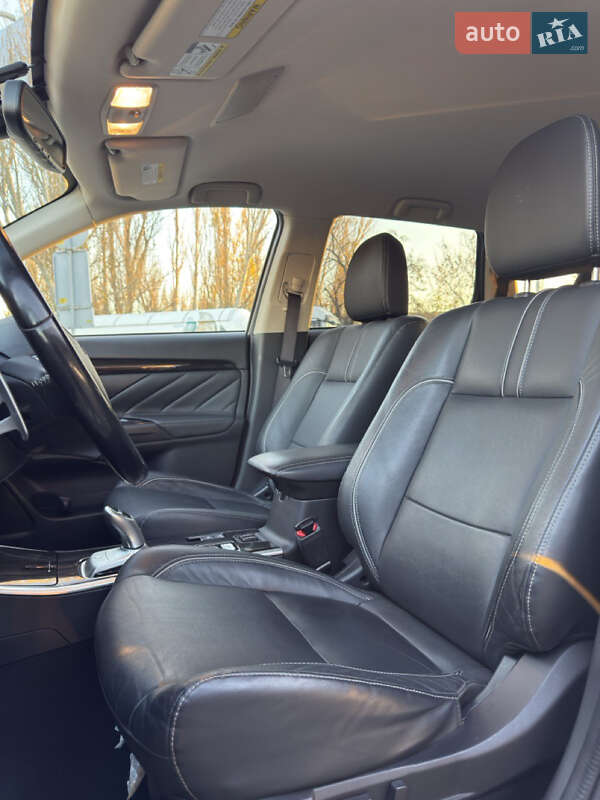 Позашляховик / Кросовер Mitsubishi Outlander 2018 в Одесі