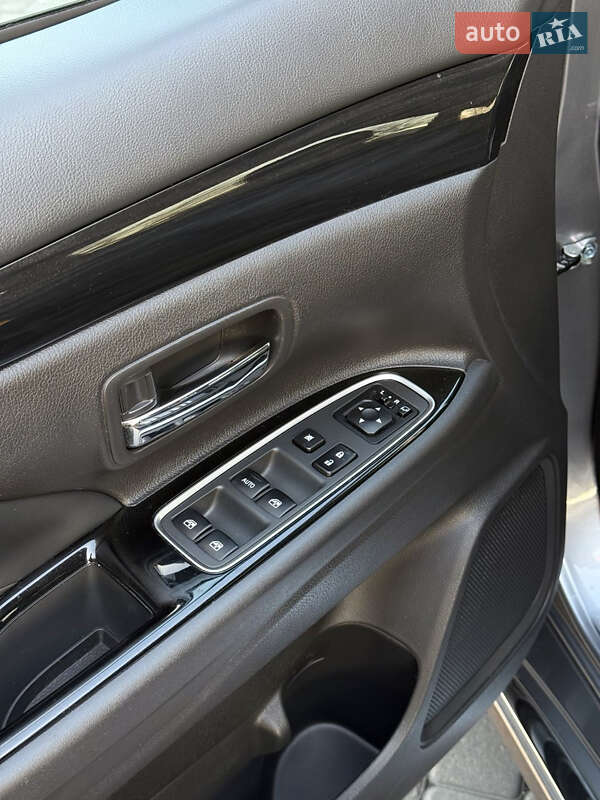 Позашляховик / Кросовер Mitsubishi Outlander 2018 в Одесі