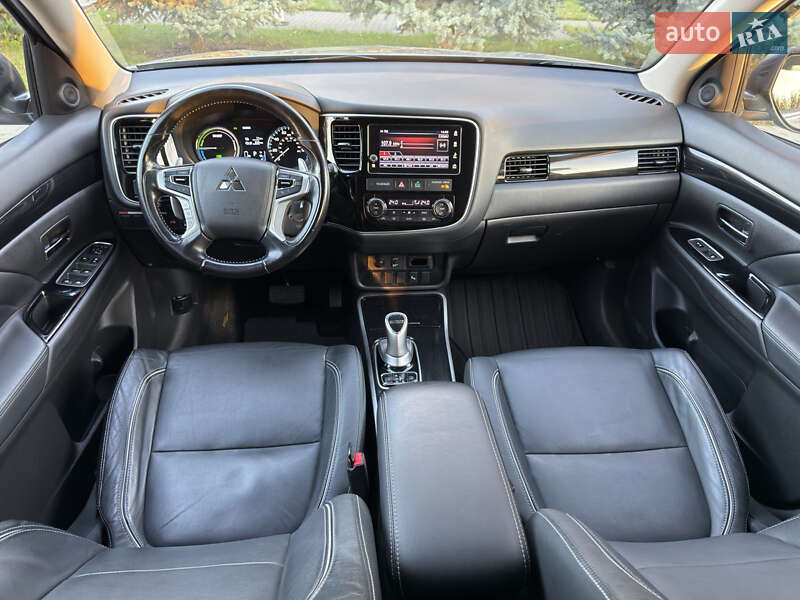 Позашляховик / Кросовер Mitsubishi Outlander 2018 в Одесі