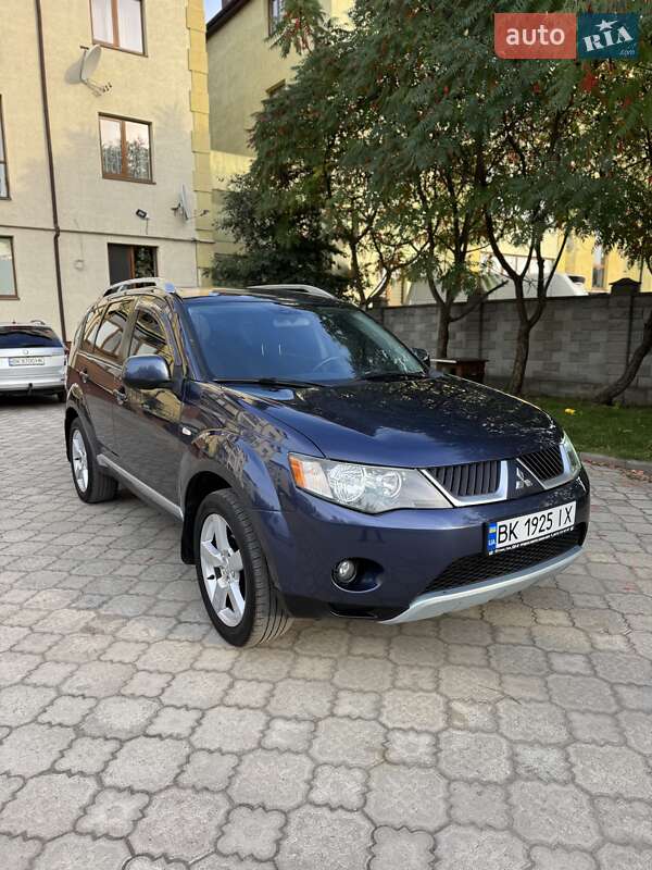 Внедорожник / Кроссовер Mitsubishi Outlander 2008 в Ровно фото Внедорожник / Кроссовер Mitsubishi Outlander 2008 в Ровно