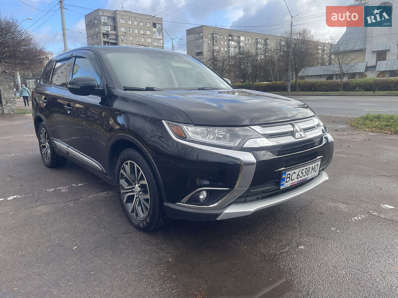 Позашляховик / Кросовер Mitsubishi Outlander 2015 в Львові