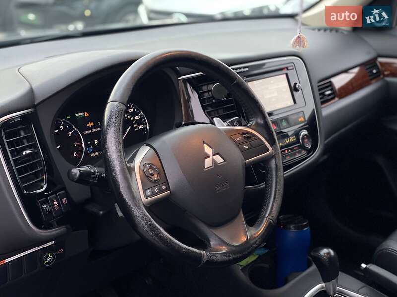 Внедорожник / Кроссовер Mitsubishi Outlander 2015 в Киеве